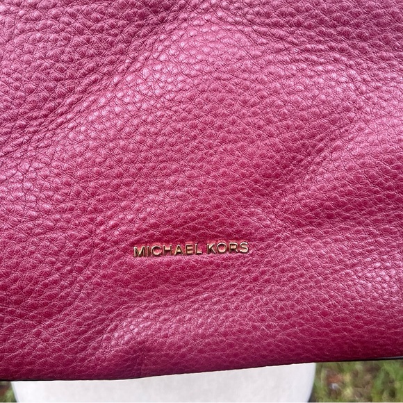 MICHAEL KORS AUTHENTIC GENUINE PEBBLED LEATHER DEEP PURPLE GOLD TONE TONE TRIM - Picture 14 of 16